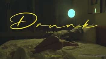 คลิปโป๊Onlyfans น้องไต้ฝุ่นนั่งกินโซจูแล้วขย่มควยหลุดกลุ่มลับ