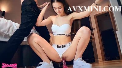 หนังโป๊ฝรั่ง Young beauty in glasses fucked นัดเดทจนได้เย็ด