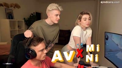 xxx Amigo dele pelas costas syndicete เอาแต่เล่นเกมส์ไม่สนใจ