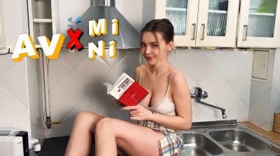 Avฝรั่ง อ่านหนังสืออยู่ในครัวโดนผัวรัวเย็ด LIs Evans