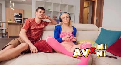 หนังx Barbie Brill Game On Eat เอาแต่เล่นเกมไม่สนใจพี่